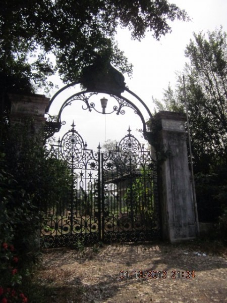 Government House Gates on Windsor Road